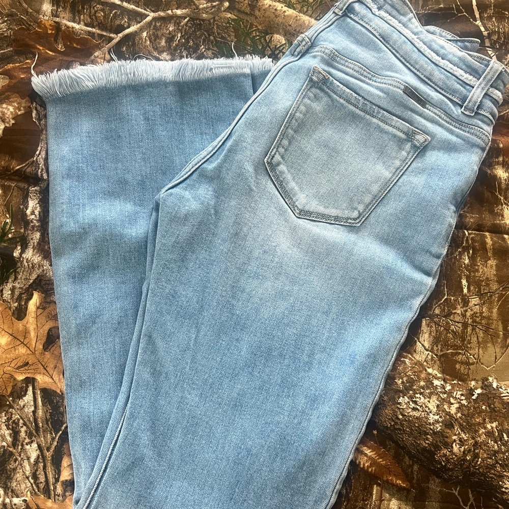KanCan bootcut Jeans with Frayed Hem